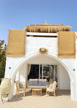 Entrée du salon luxueux de Villa Calma pour passer des moments agréables en groupe