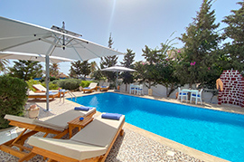 Patio et Piscine Luxues de Villa Calma Djerba