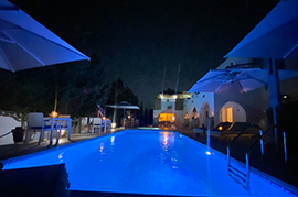 Piscine lumineux nuit Villa Calma